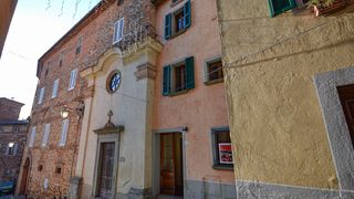 Monteleone d'Orvieto hus i flera etage med utsikt renoverat