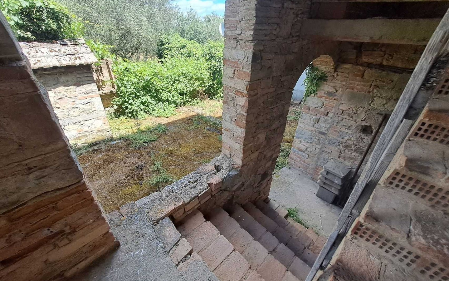 House in Stabbiano - Image 3