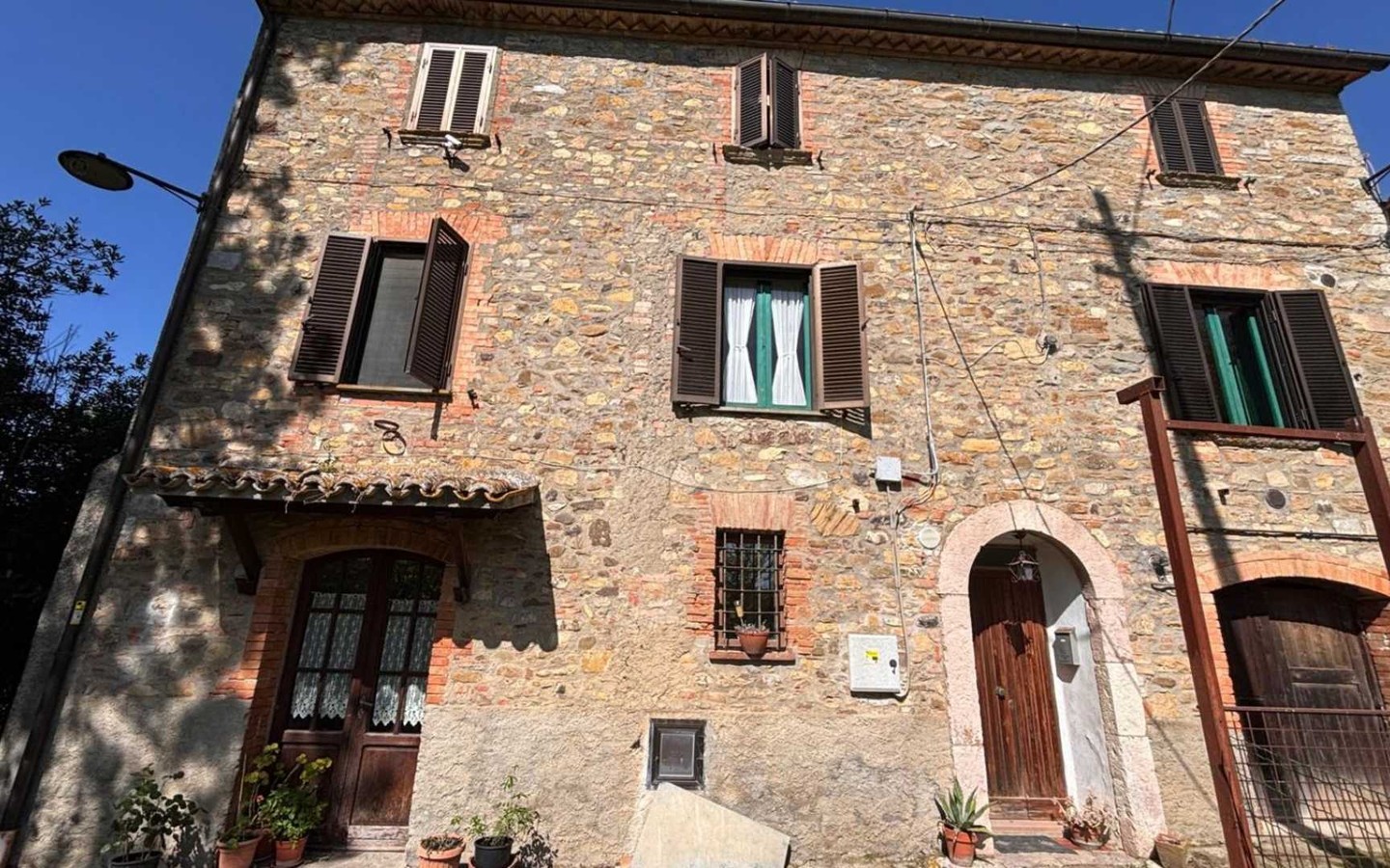 House in Frattaguida - view 1