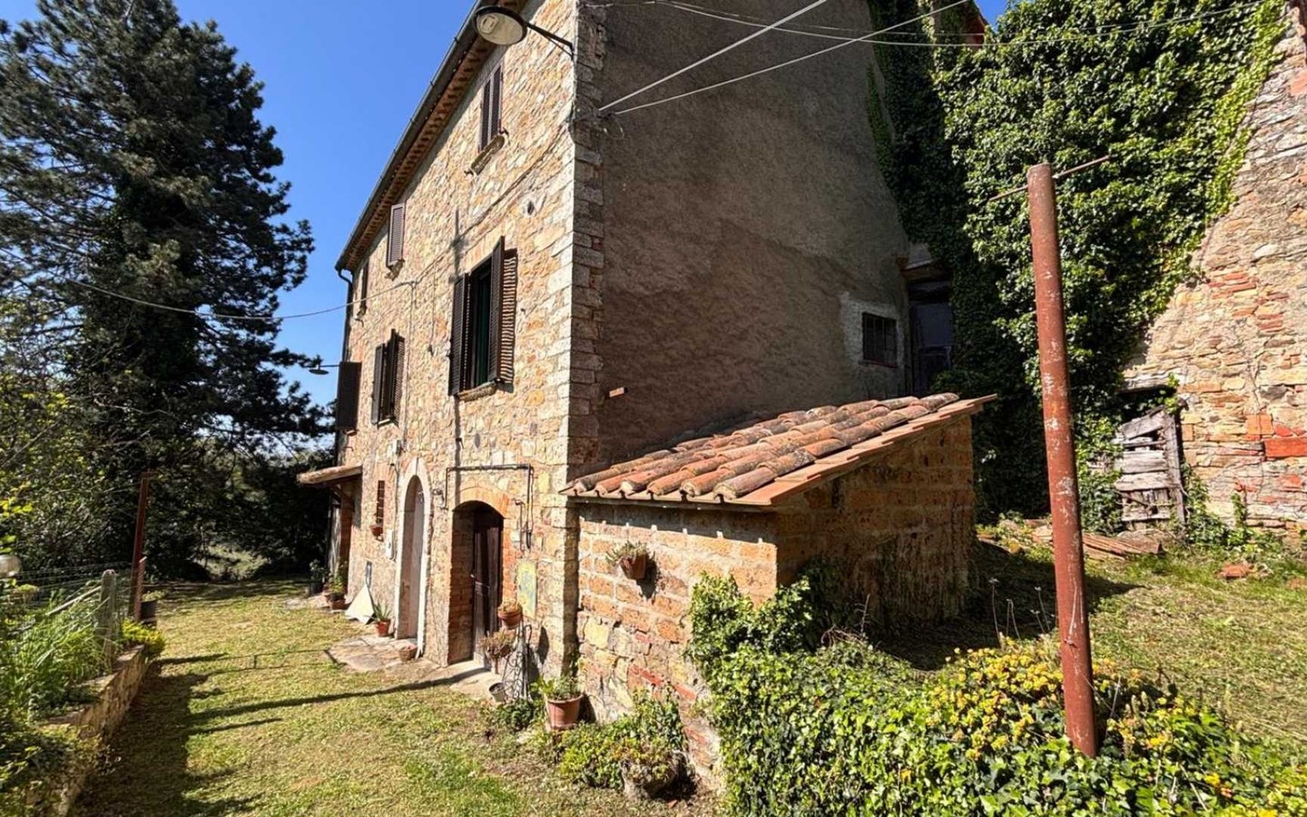 House in Frattaguida - Image 4