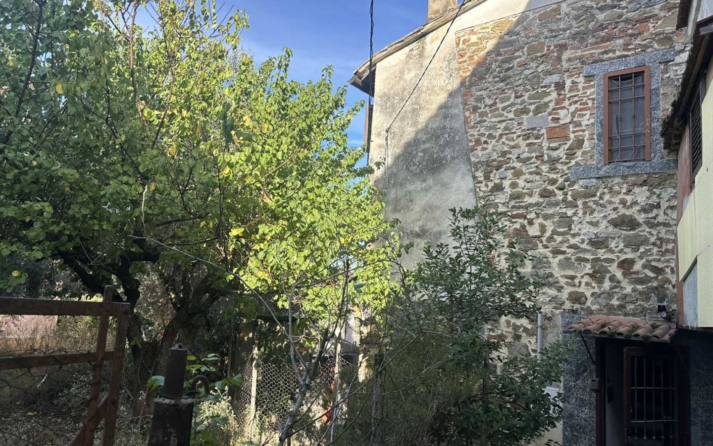 House in Fontignano - Image 2