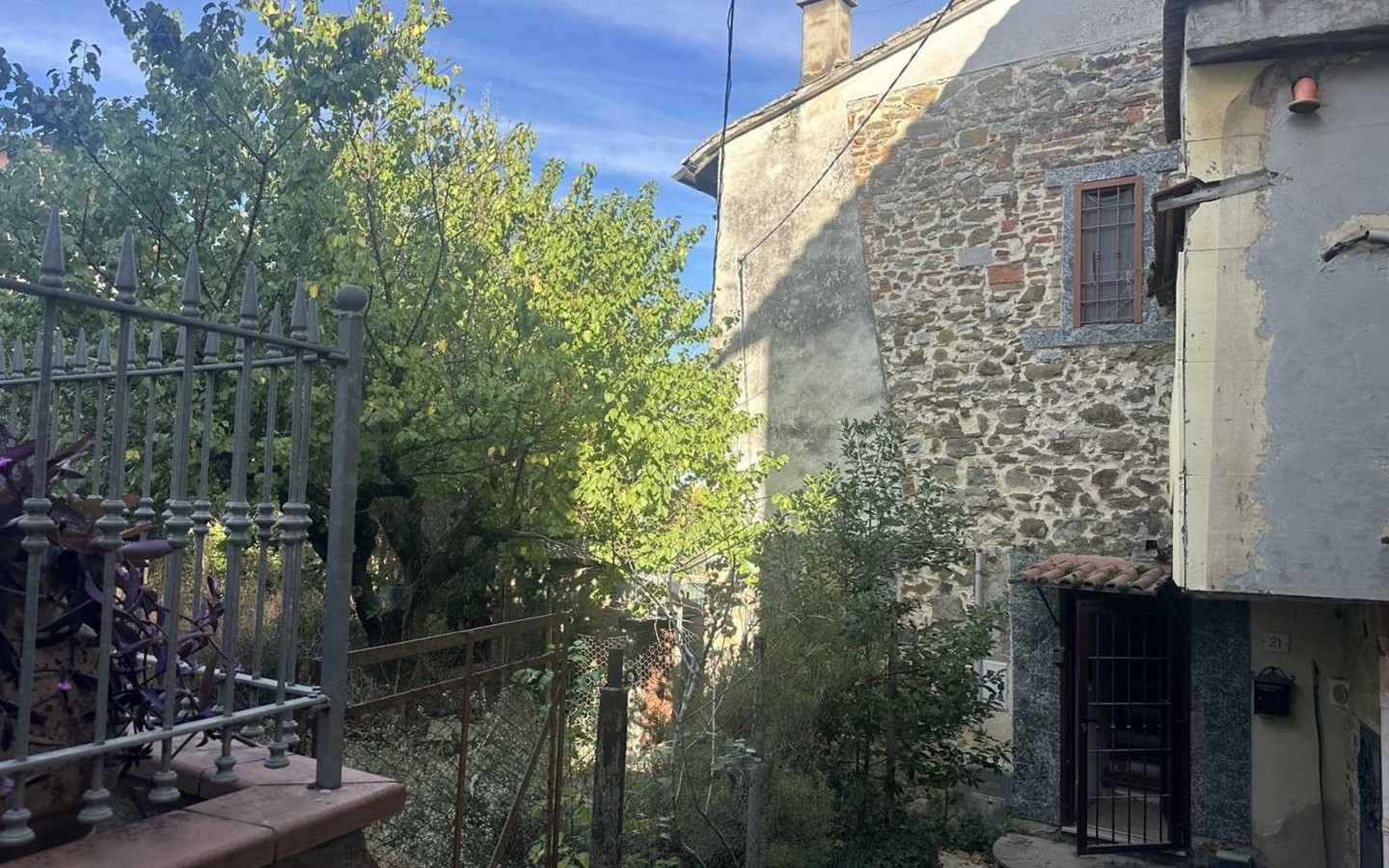 House in Fontignano - Image 3